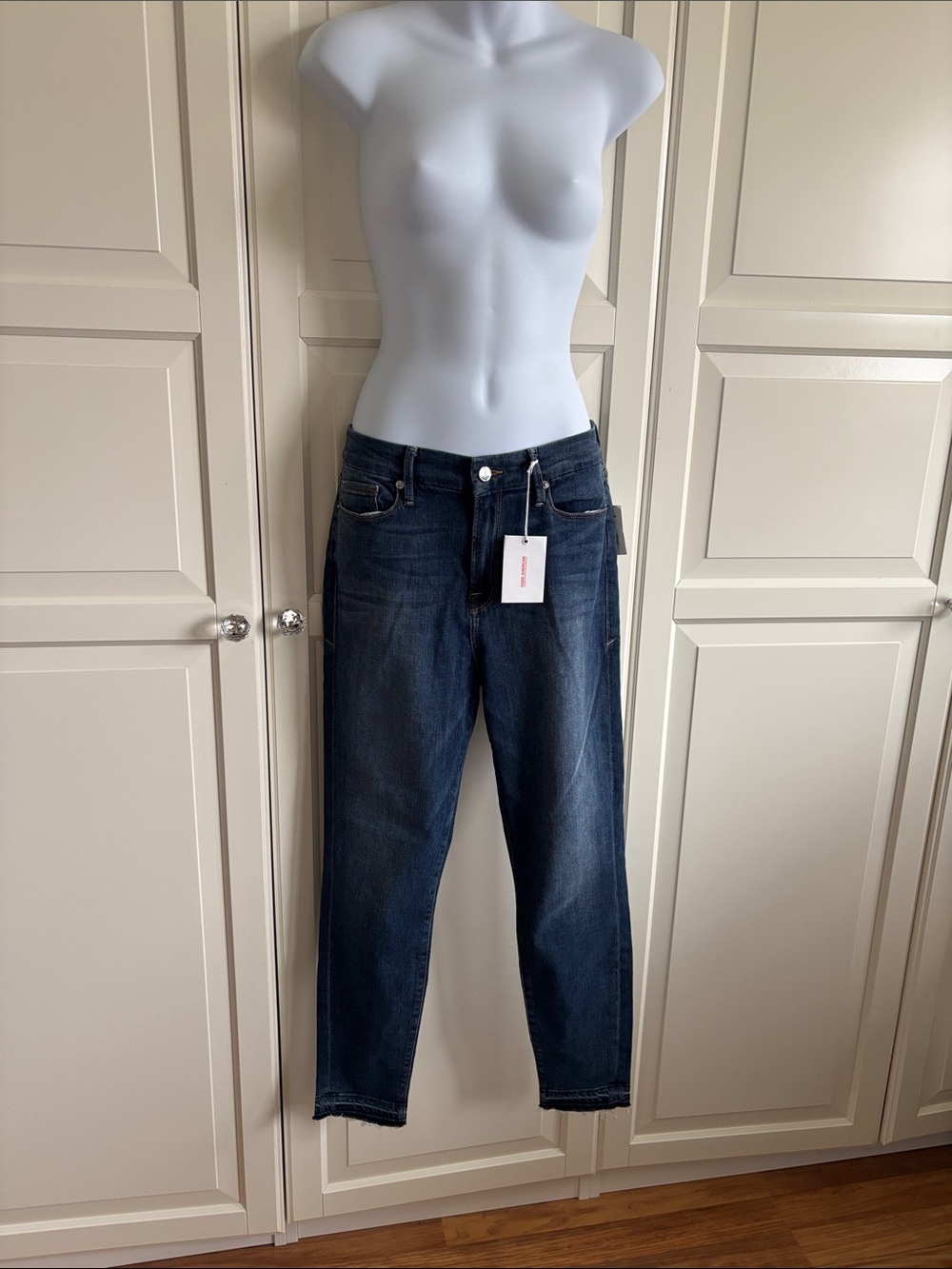 Good American Good Legs High Rise Skinny with a Chewed Hem. size 14/32 - Picture 5 of 14